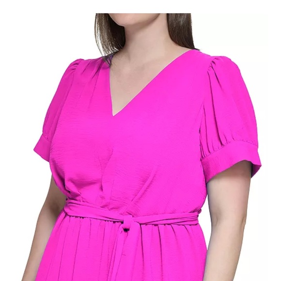 DKNY tiered midi dress in bright pick. Toe front and v neck. - Picture 4 of 5